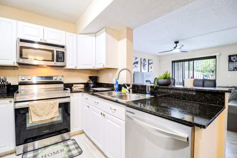 450 Palm Circle #106, Pembroke Pines FL - photo 24 of 87