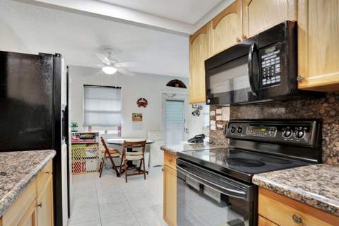 4076 Newport Q #4076, Deerfield Beach FL - photo 12 of 23
