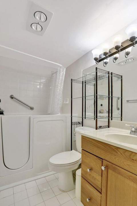 4076 Newport Q #4076, Deerfield Beach FL - photo 18 of 23