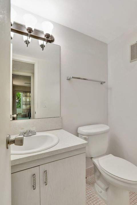 4076 Newport Q #4076, Deerfield Beach FL - photo 19 of 23