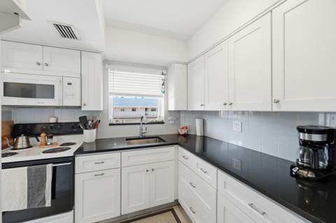 18081 SE Country Club Drive #6-60, Jupiter FL - photo 7 of 43