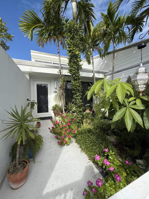 2272 S Ocean Boulevard #T6, Palm Beach FL - photo 8 of 12