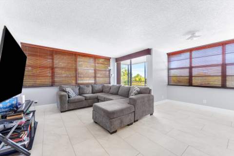 2751 Taft Street #403, Hollywood FL - photo 9 of 31