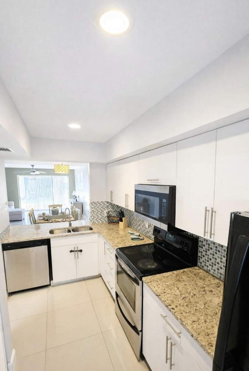 2 bedroom Condominium at 11596 NW 45th Street #4, Townhouses Of Coral Springs, Coral Springs — photo 2
