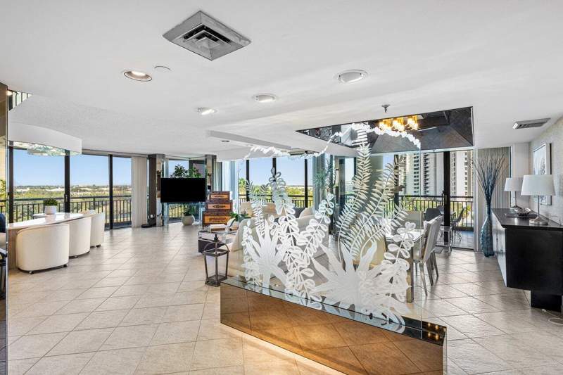 2 bedroom Condominium at 2427 Presidential Way #701, Parliament East Condo, West Palm Beach — photo 2