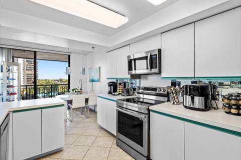 2427 Presidential Way #701, West Palm Beach FL - photo 8 of 23