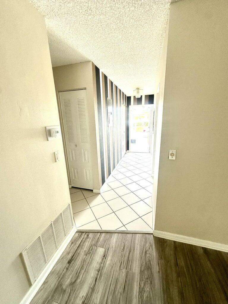 2 bedroom Condominium at 6792 Moonlit Drive, Camelot Village Sec 3, Delray Beach — photo 4