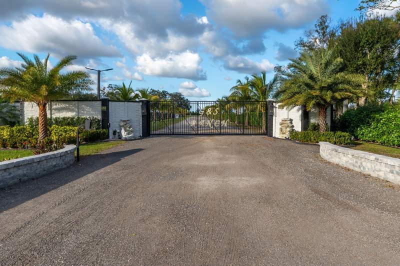 5 bedroom Single Family Residence at 16200 Orange Avenue, Metes And Bounds, Fort Pierce — photo 4