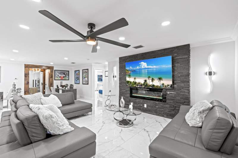 5 bedroom Single Family Residence at 16200 Orange Avenue, Metes And Bounds, Fort Pierce — photo 1