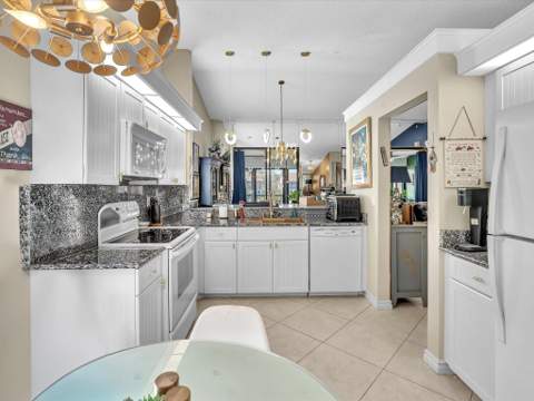 10215 N Circle Lake Drive #201, Boynton Beach FL - photo 11 of 51