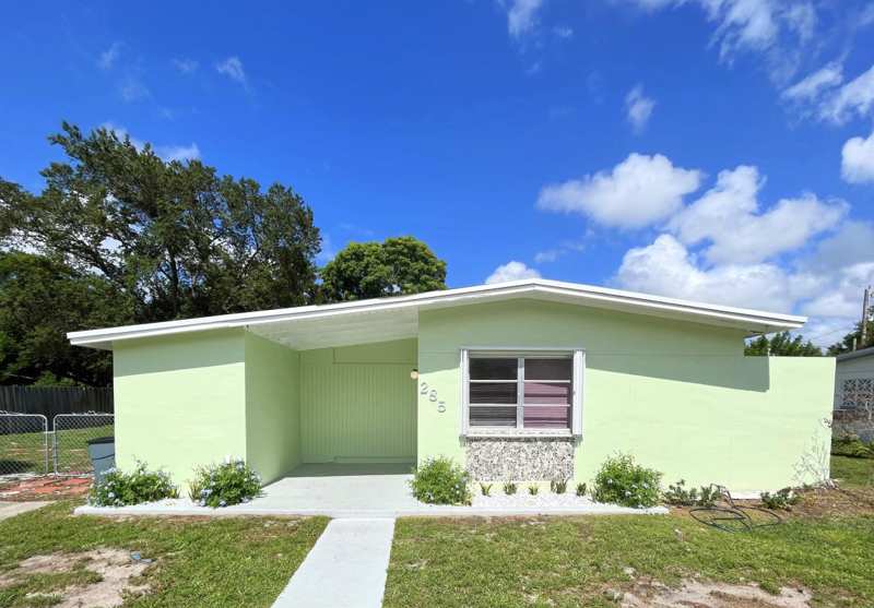 3 bedroom Single Family Residence at 285 SE Abeto Lane, River Park Unit 5, Port St. Lucie — photo 1