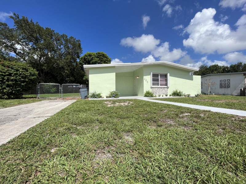 3 bedroom Single Family Residence at 285 SE Abeto Lane, River Park Unit 5, Port St. Lucie — photo 2