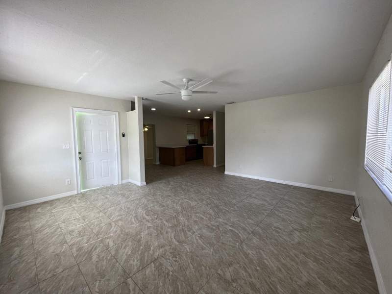 3 bedroom Single Family Residence at 285 SE Abeto Lane, River Park Unit 5, Port St. Lucie — photo 4