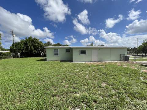285 SE Abeto Lane, Port St. Lucie FL - photo 19 of 20