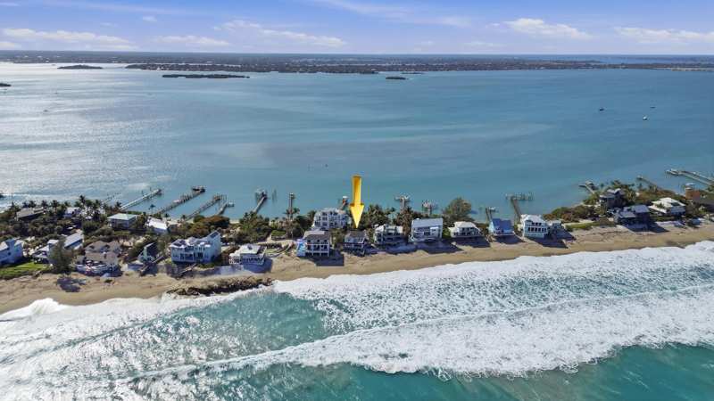 3 bedroom Single Family Residence at 1031 SE Macarthur Boulevard, Yacht Club Beach, Stuart — photo 1