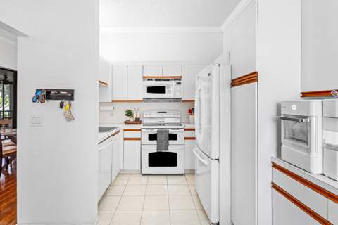 5406 Venetia Court #F, Boynton Beach FL - photo 8 of 37