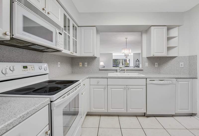 3 bedroom Condominium at 12565 Imperial Isle Drive #208, Coral Cove Condo, Boynton Beach — photo 4