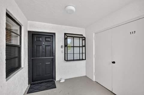 7030 Half Moon Circle #117, Hypoluxo FL - photo 8 of 80