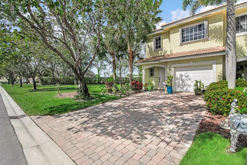3 bedroom Townhouse at 845 Imperial Lake Road, Waterways Taheri Pud, West Palm Beach — photo 2