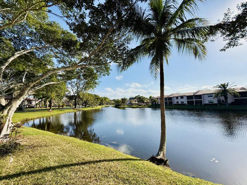 2 bedroom Condominium at 9261 Vista Del Lago #E, Pines Of Boca Lago, Boca Raton — photo 4