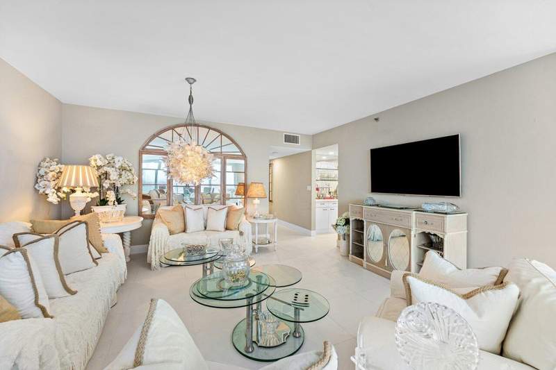 2 bedroom Condominium at 529 S Flagler Drive #8g, Plaza Of The Palm Beaches Condo, West Palm Beach — photo 5