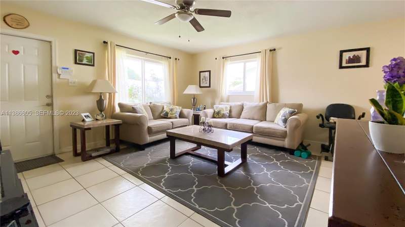 2 bedroom Single Family Residence at 7106 NW 73rd Avenue, Mainlands Of Tamarac Lakes, Tamarac — photo 2