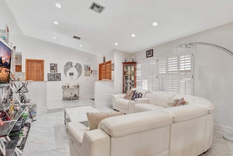 4 bedroom Single Family Residence at 1280 NW 114th Avenue, Cypress Run, Coral Springs — photo 2