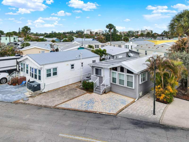 2 bedroom Manufactured Home at 10725 S Ocean Drive #534, Holiday Out At St Lucie Section B, Jensen Beach — photo 3