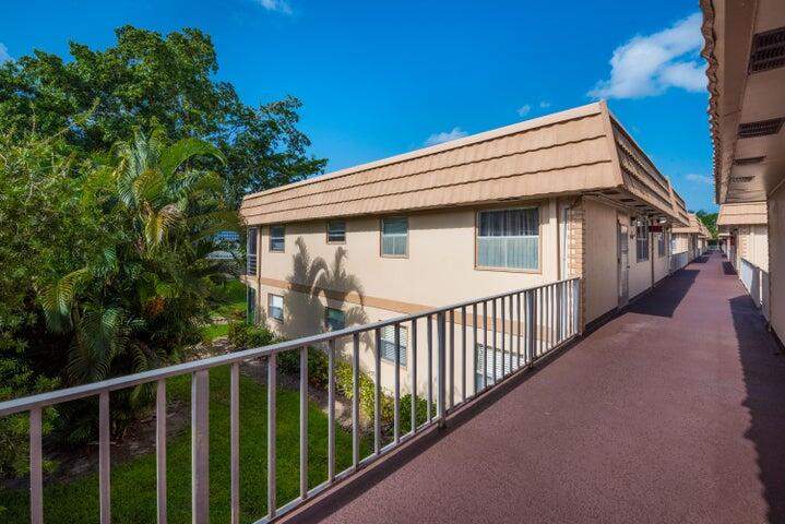 2 bedroom Condominium at 657 Brittany, Kings Point Brittany Condos, Delray Beach — photo 2