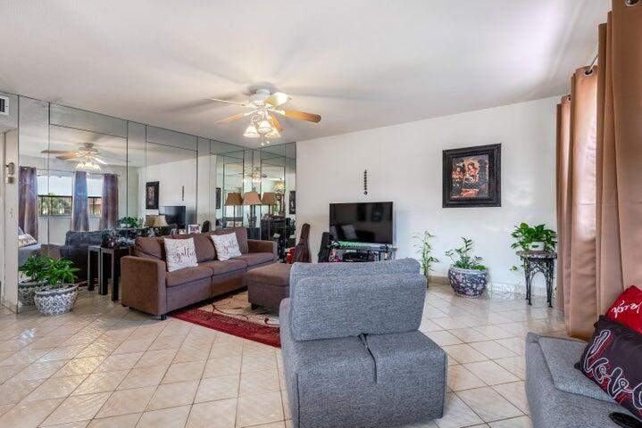 2 bedroom Condominium at 657 Brittany, Kings Point Brittany Condos, Delray Beach — photo 4