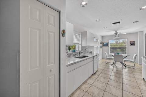 7676 Springwater Place #201, Boynton Beach FL - photo 9 of 44