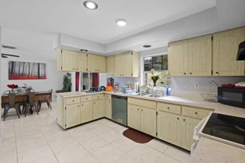 2118 SE Morningside Boulevard, Port St. Lucie FL - photo 13 of 54