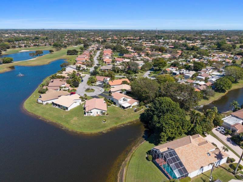 4 bedroom Single Family Residence at 5787 Lakeview Mews Place, Indian Spring - The Mews, Boynton Beach — photo 4