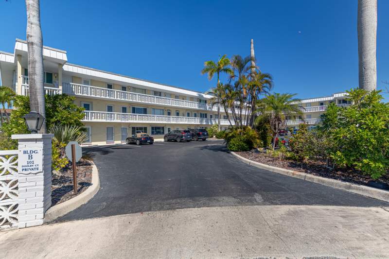 2 bedroom Condominium at 101 Doolen Court #207, Lake Colony Apts One Inc, North Palm Beach — photo 3