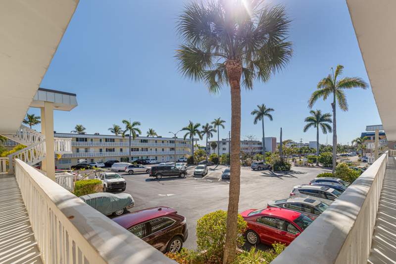 2 bedroom Condominium at 101 Doolen Court #207, Lake Colony Apts One Inc, North Palm Beach — photo 5