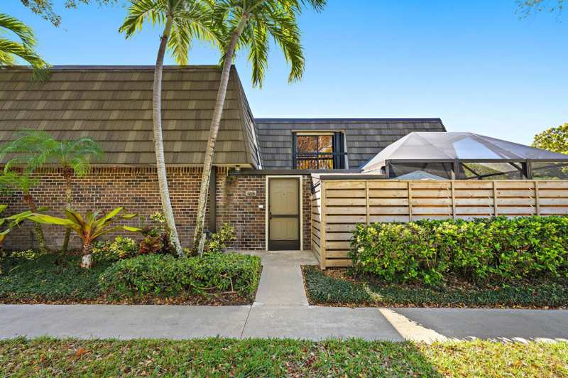 2 bedroom Townhouse at 1213 12th Terrace #1213, Glenwood Twnhs, Palm Beach Gardens — photo 1