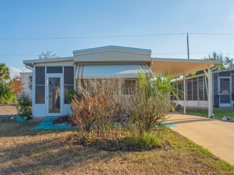 2 bedroom Mobile Home at 335 NE Tropicalia Lane, Tropical Acres, Jensen Beach — photo 2