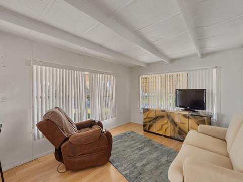 335 NE Tropicalia Lane, Jensen Beach FL - photo 10 of 34