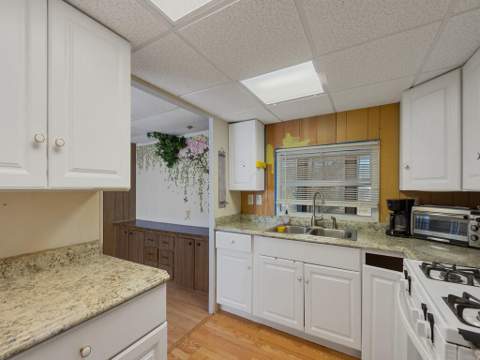 335 NE Tropicalia Lane, Jensen Beach FL - photo 17 of 34