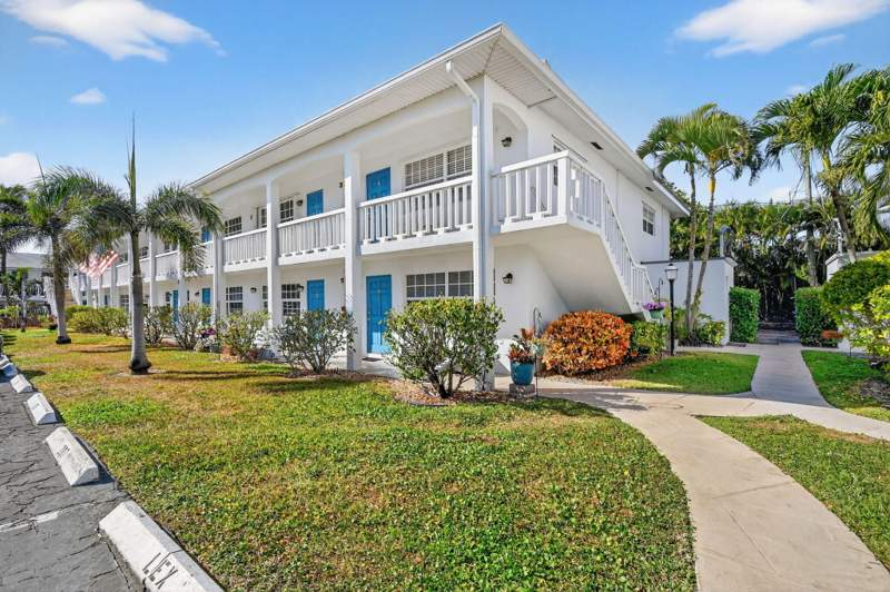 1 bedroom Stock Cooperative at 5505 N Ocean Boulevard #13-204, Colonial Ridge Corp, Ocean Ridge — photo 5