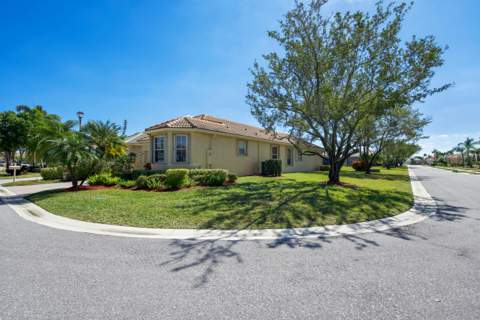 7086 Del Corso Lane, Delray Beach FL - photo 6 of 66