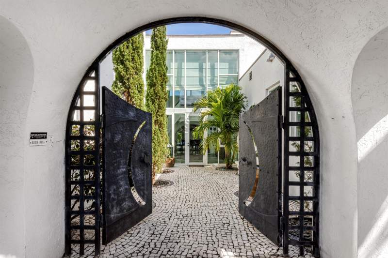 4 bedroom Single Family Residence at 794 Staghorn Court, Sun N' Surf, Boca Raton — photo 4