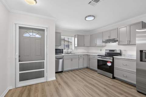 2960 Ashley Drive #D, West Palm Beach FL - photo 7 of 47