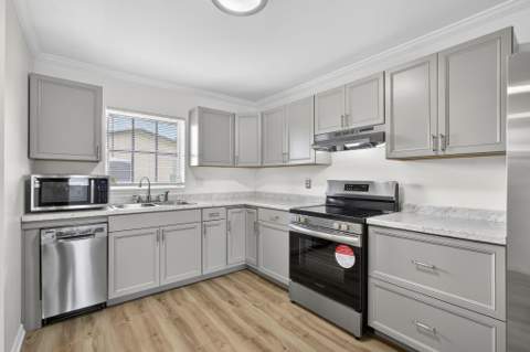2960 Ashley Drive #D, West Palm Beach FL - photo 8 of 47