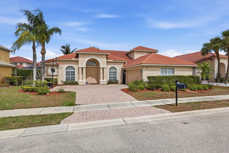 5 bedroom Single Family Residence at 3710 Victoria Road, Hamilton Bay Sec 1A And 1B, West Palm Beach — photo 2
