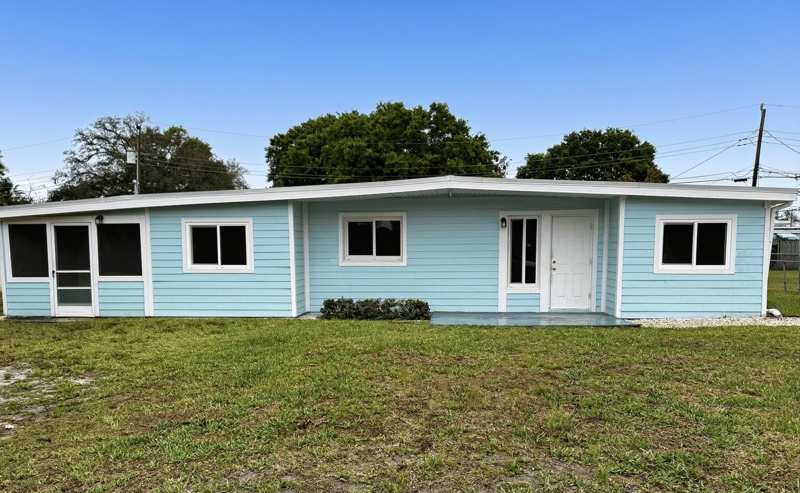 4 bedroom Single Family Residence at 360 Barraclough Street, Replat Of Palm Gardens, Fort Pierce — photo 1