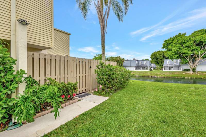 3 bedroom Townhouse at 1586 Shaker Circle, French Quarter 3, Wellington — photo 2