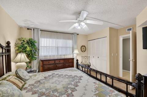3524 Via Poinciana #303, Lake Worth FL - photo 13 of 46