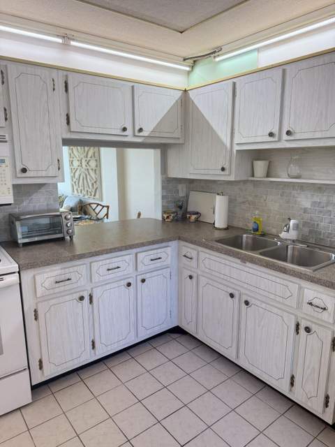 2616 N Gardens Drive #105, Lake Worth FL - photo 7 of 17