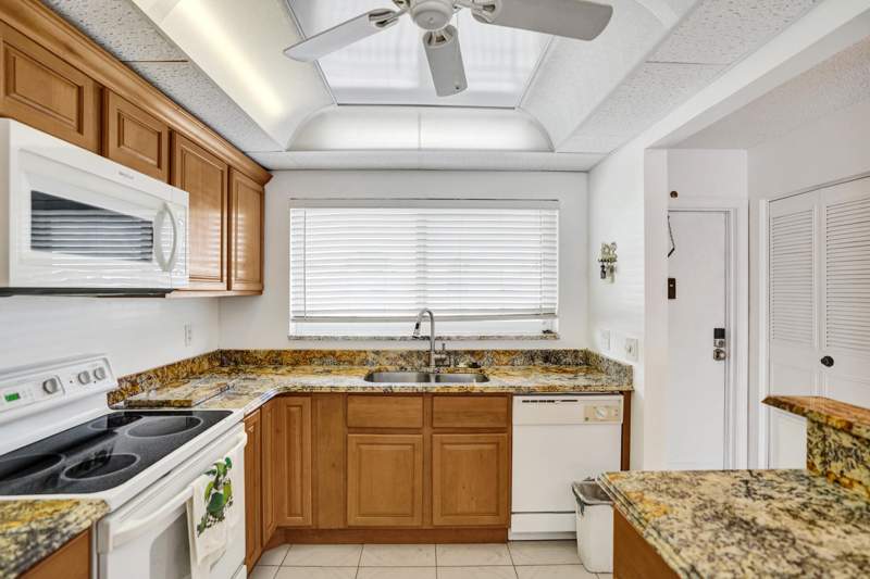 2 bedroom Condominium at 2012 S Federal Highway #404, Seagate Of Gulfstream Condo, Boynton Beach — photo 5